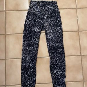 Lululemon High Rise Align 25” Patterned size 2